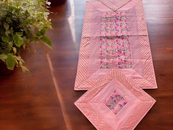 peach small runner set