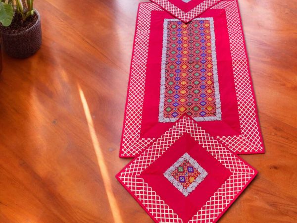 red colourful dot small runner set