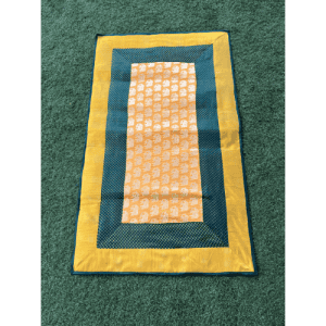 Beautiful Golden and Green Runner 3