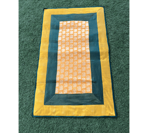 Beautiful Golden and Green Runner 3